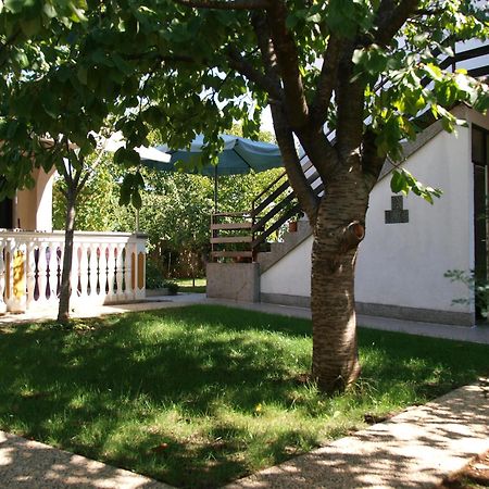 Apartments Nevenka Krk Town Quarto foto
