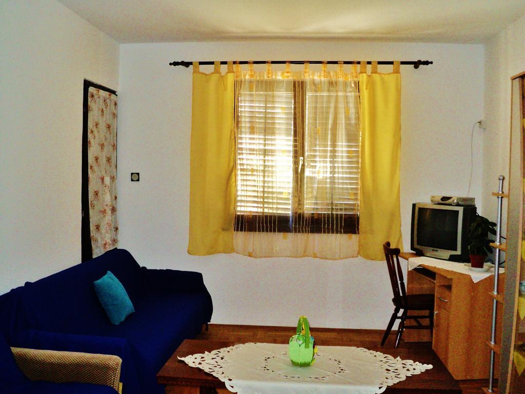 Apartments Nevenka Krk Town Exterior foto