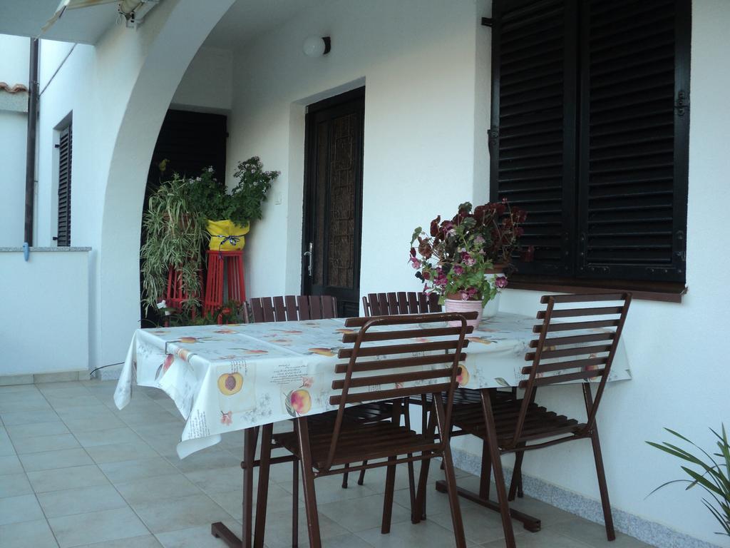 Apartments Nevenka Krk Town Exterior foto